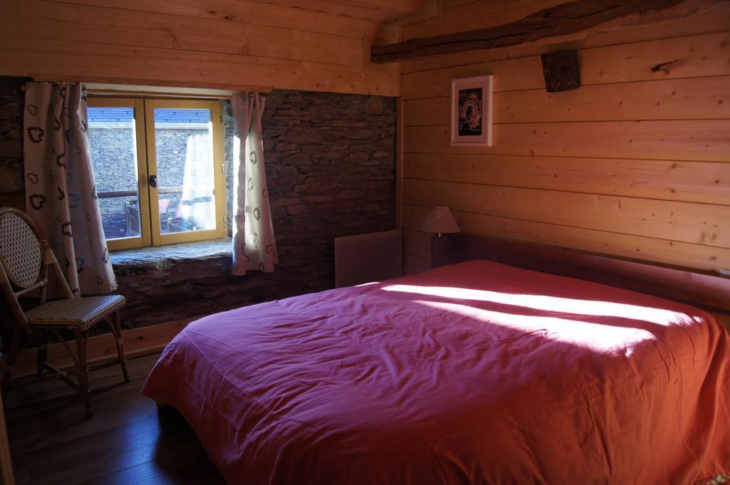 Les Granges De La Fontaine Vila Antignac Quarto foto